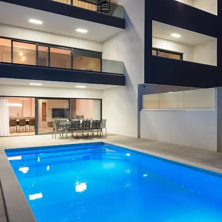 Luxury With Private Pool In Apartman *