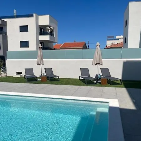 Luxury With Private Pool In Apartman Zadar