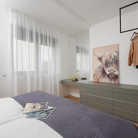 Luxury With Private Pool In Apartman Zadar