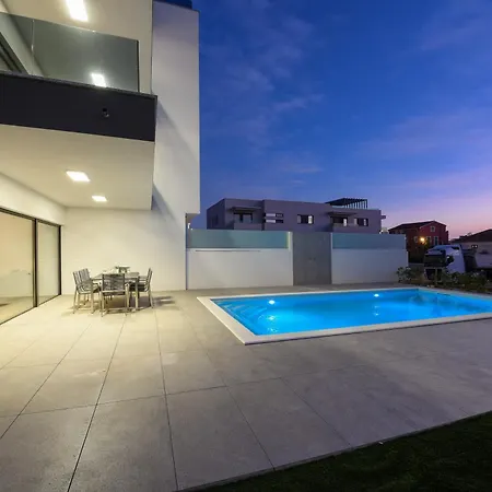 Luxury With Private Pool In * Задар