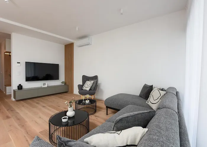 Luxury With Private Pool In Apartment *