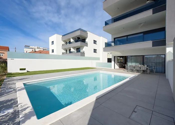 Luxury With Private Pool In *