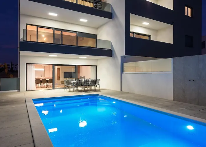 Luxury With Private Pool In Apartment *