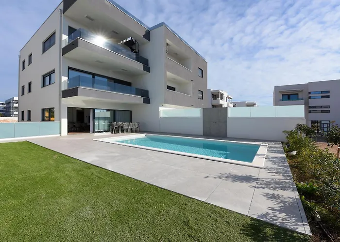 Apartment Luxury With Private Pool In